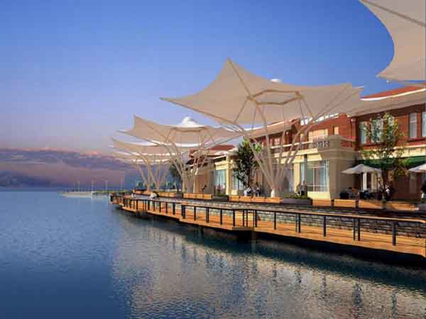 景觀<font color='red'>張拉膜結(jié)構(gòu)</font>的優(yōu)勢：創(chuàng)造美麗與功能的完美結(jié)合