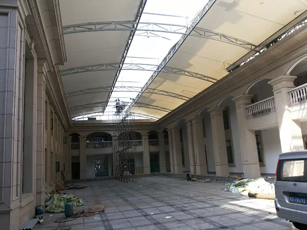 <font color='red'>膜結構車棚</font>常用膜材是PVC／PVDF膜材性能詳介